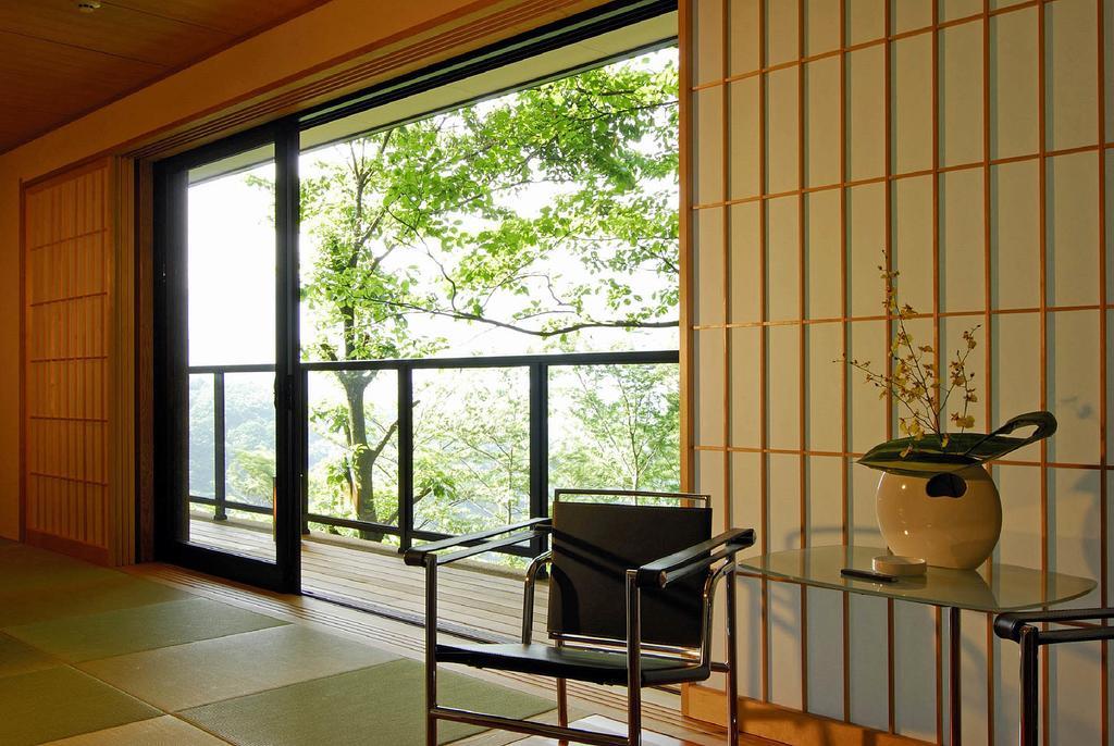 Готель Hakone Tokinoshizuku Номер фото A shōji window